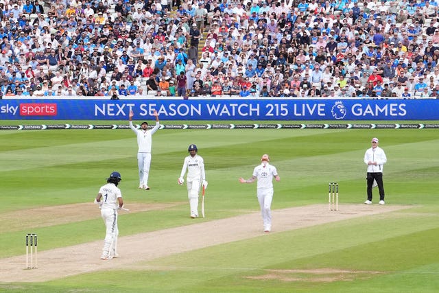 England bowler Ben Stokes, centre right, and fielder Shoaib Bashir, background, react after a boundary for India's KL Rahul at Edgbaston