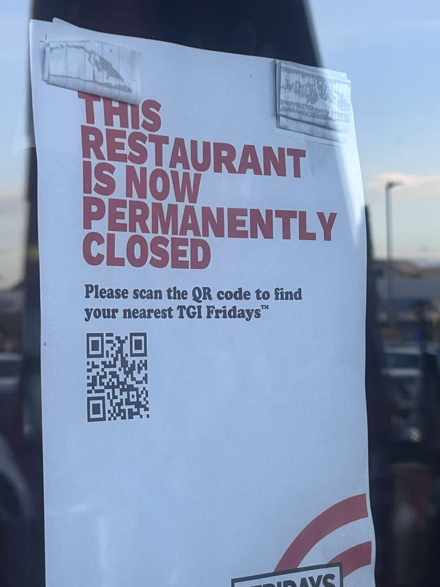A TGI Fridays restaurant closed sign