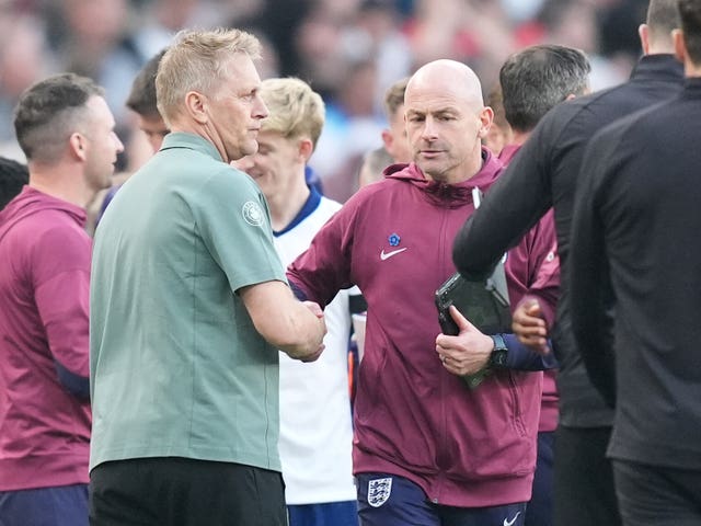 Lee Carsley shakes hands with Republic of Ireland manager Heimir Hallgrimsson after England''s win