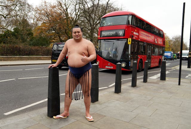 Kitanowaka Daisuke with a bus 