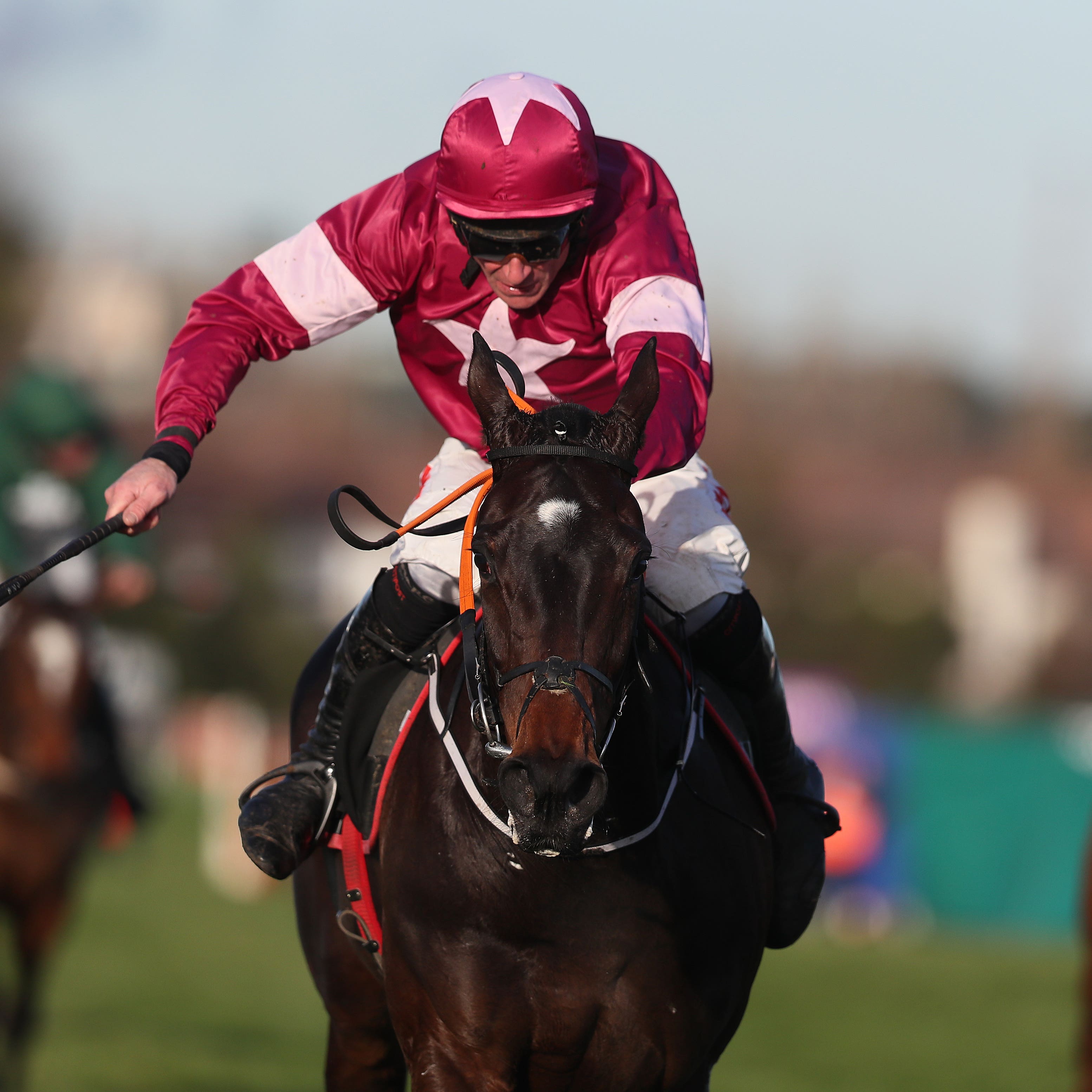 Apple's Jade pulls clear at Leopardstown