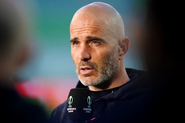Chelsea manager Enzo Maresca speaking to media during a training session