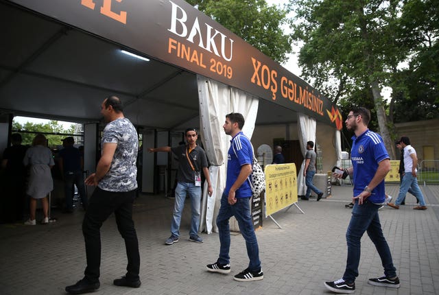 Chelsea and Arsenal Fans in Baku