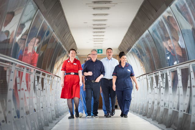 Starmer and Streeting on a hospital visit