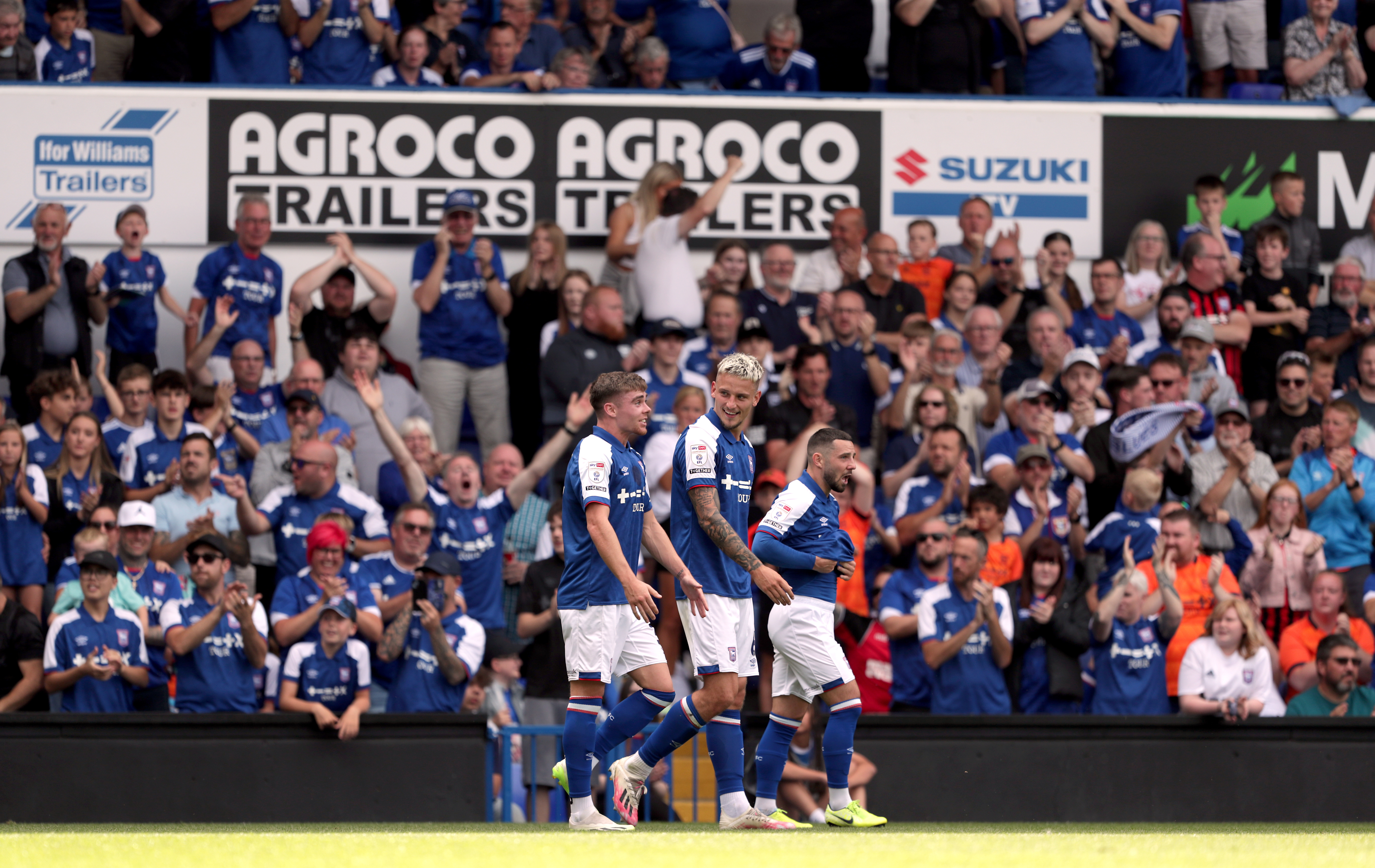 伊普斯维奇 2-0 斯托克城：拖拉机男孩队碾压波特队