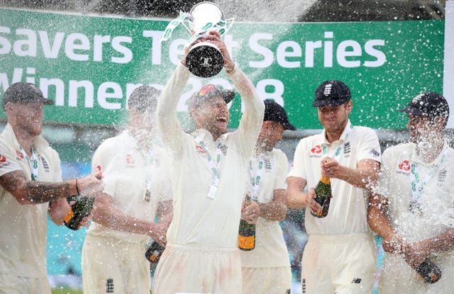 Joe Root lifts the trophy 