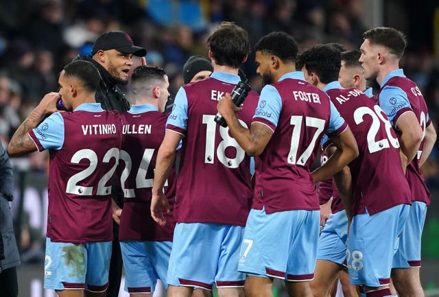 Vincent Kompany addresses his team during the game against Luton