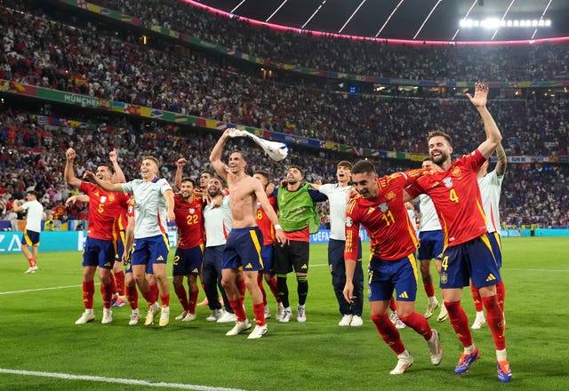 Spain celebrate reaching the Euro 2024 final after beating France