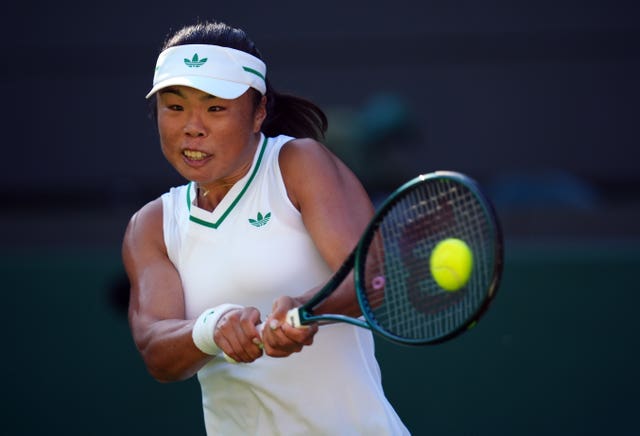 Mimi Xu hits a backhand