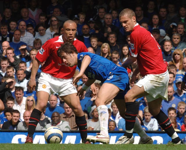 Chelsea and Manchester United battled for the Premier League title in April 2006