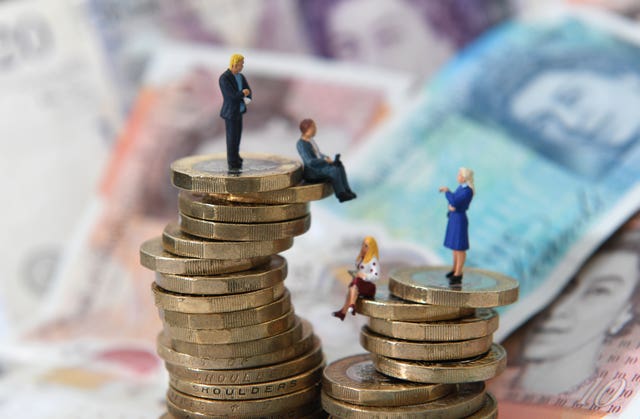 Models of people on coins