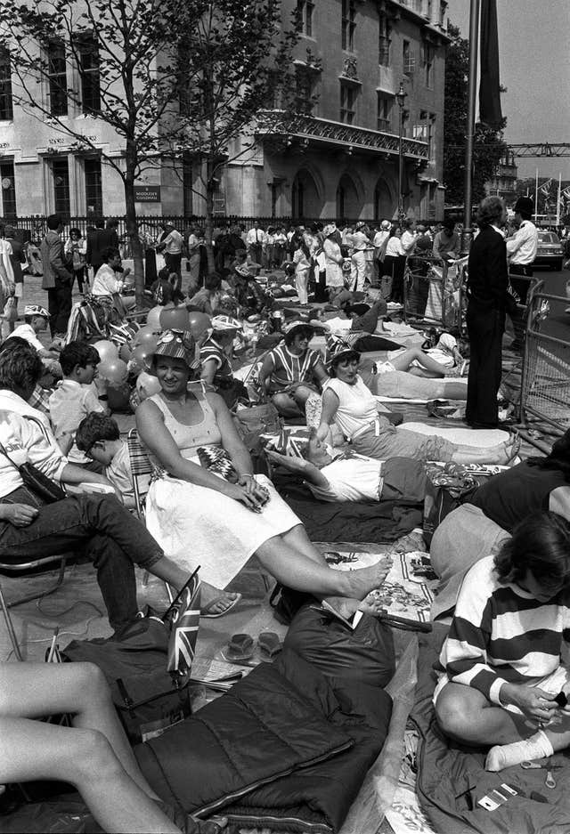 Wedding/Crowds Gathering