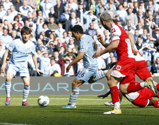 Sergio Aguero scores the winner against QPR
