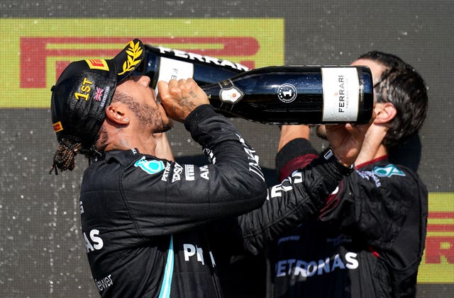 Lewis Hamilton drinks champagne