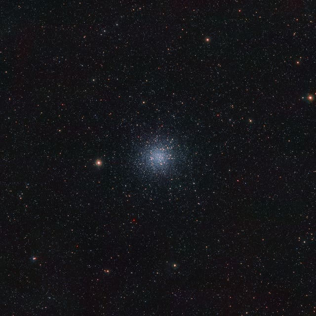 An infrared view of the Messier 22 globular cluster