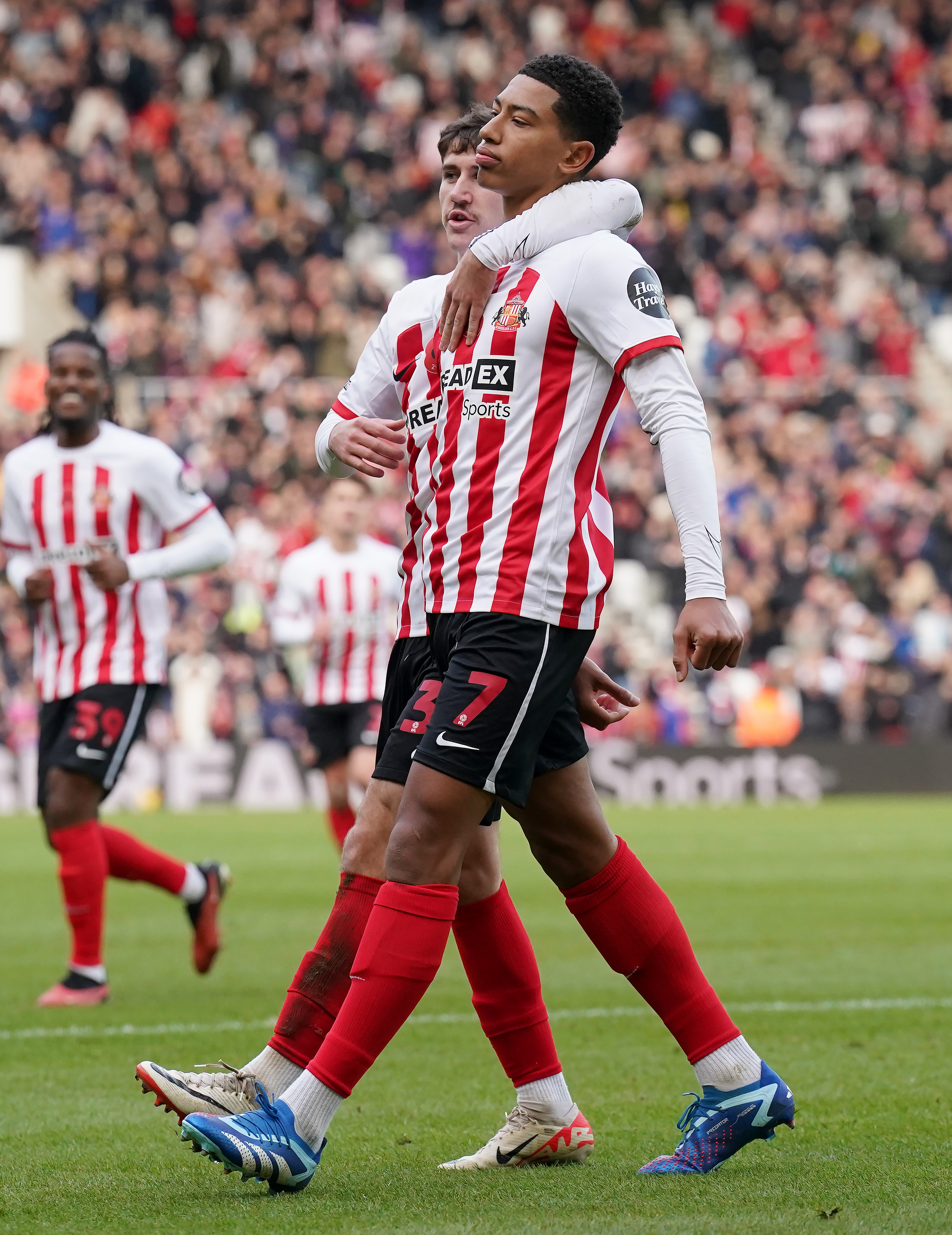 桑德兰 3-1 伯明翰：黑猫击败蓝军，鲁尼进一步陷入困境