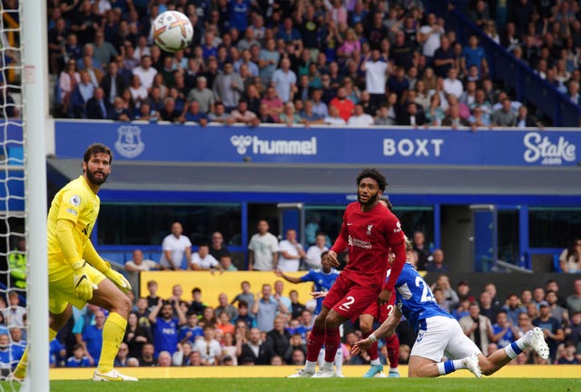 Tom Davies hits the post 