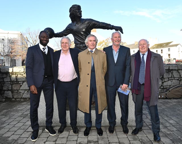 Pat Jennings statue