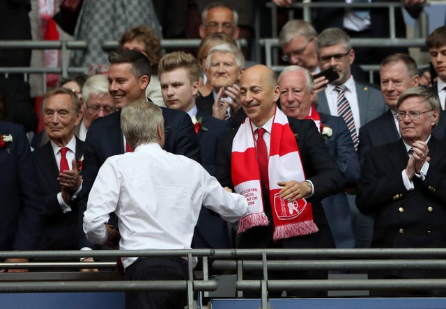 Wenger and Gazidis shake hands after Arsenal's 2017 FA Cup final win