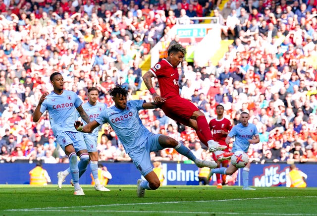 Liverpool’s Roberto Firmino scores