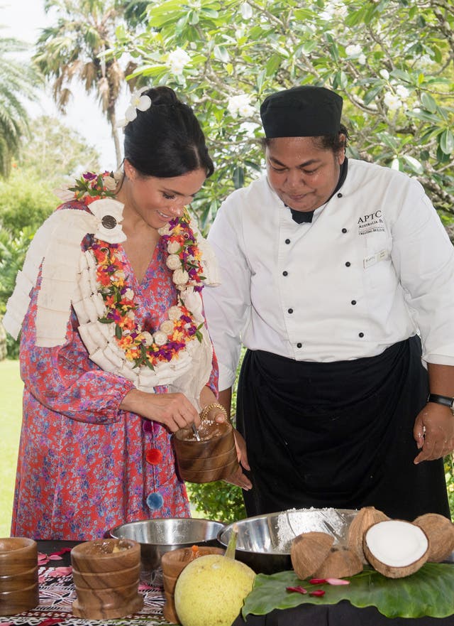 The duchess got involved with making lote, a traditional Fijian dish 