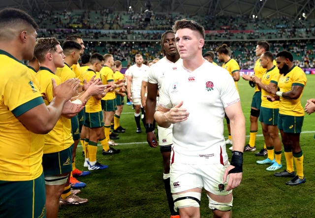 Tom Curry and England are applauded off the field by Australia
