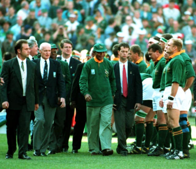 Nelson Mandela meets the Rugby World Cup finalists