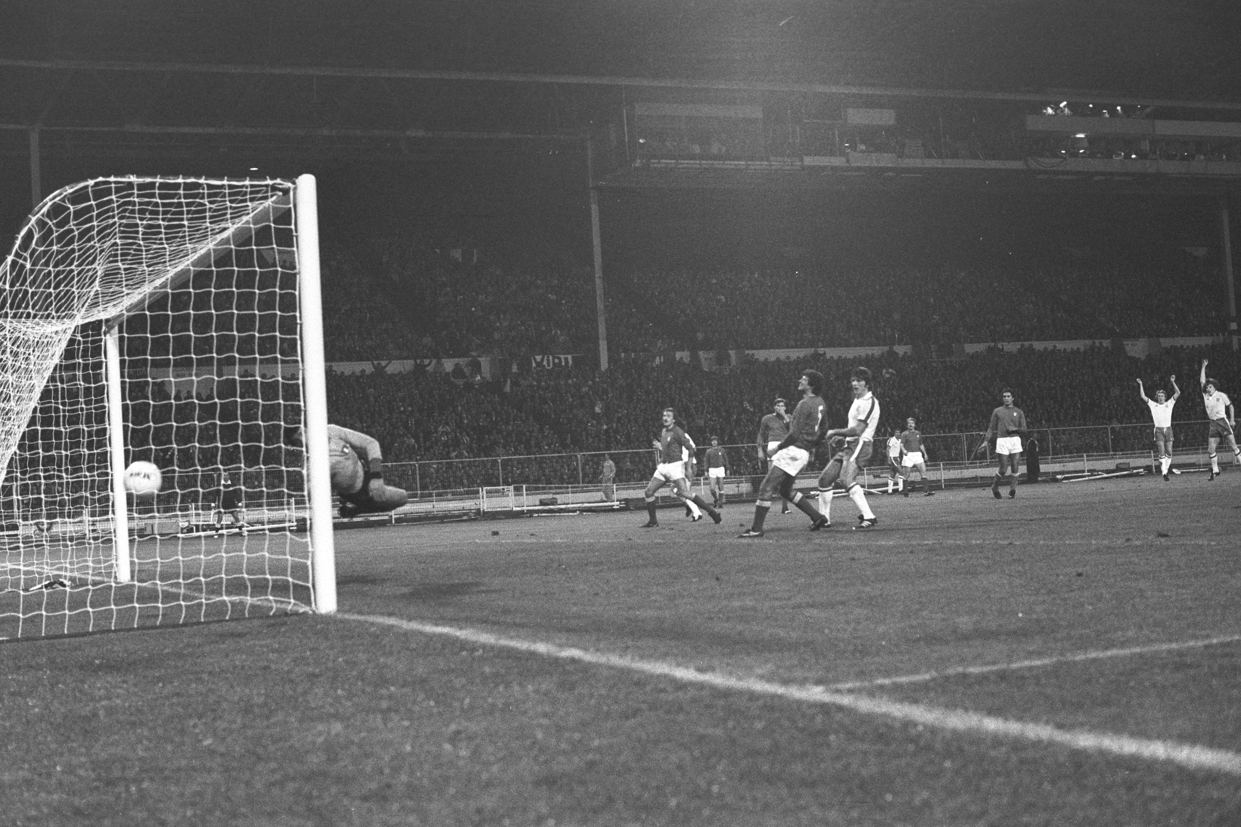 Angleterre V Italie [à Wembley] – 16/11/1977 – Souvenir De Match (pliure)