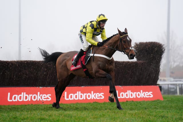 Sir Gino in action at Kempton