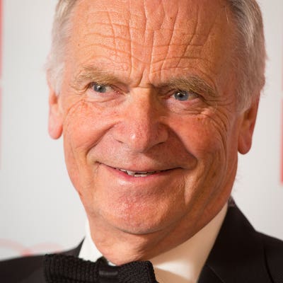 Jeffrey Archer’s final novel sells almost 28,000 copies within days of release
