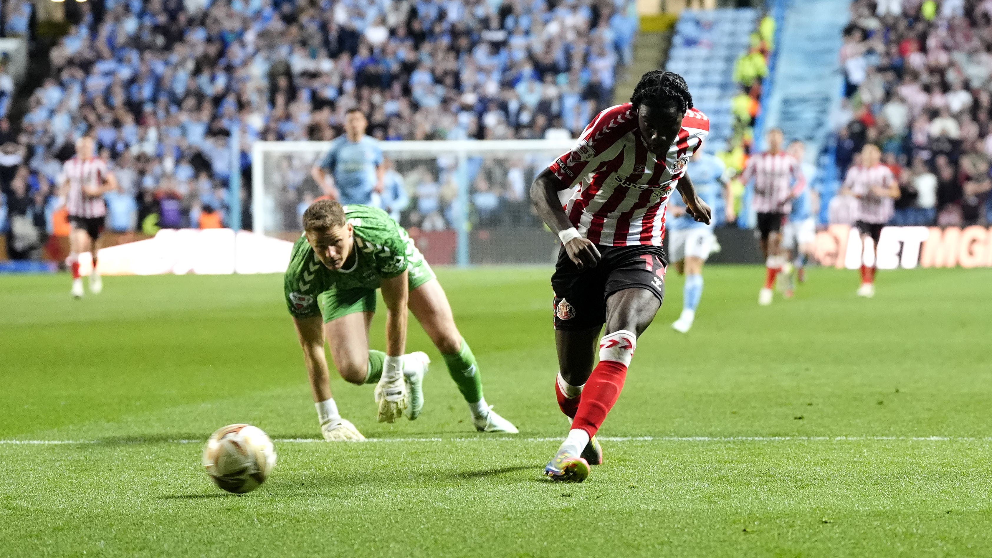 Eliezer Mayenda struck late to give Sunderland a first-leg lead (Nick Potts/PA)