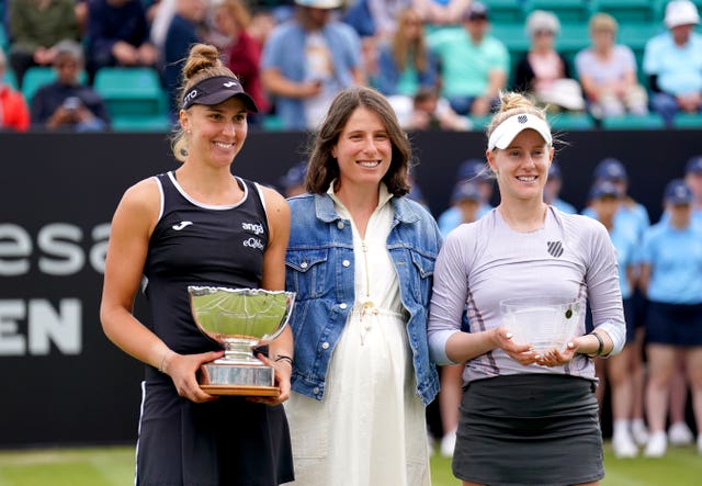 Johanna Konta (centre) poses for a photo with champion Beatriz Haddad Maia (left) and runner-up Alison Riske 