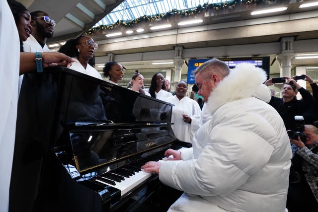 Tony Mortimer performs at St Pancras station