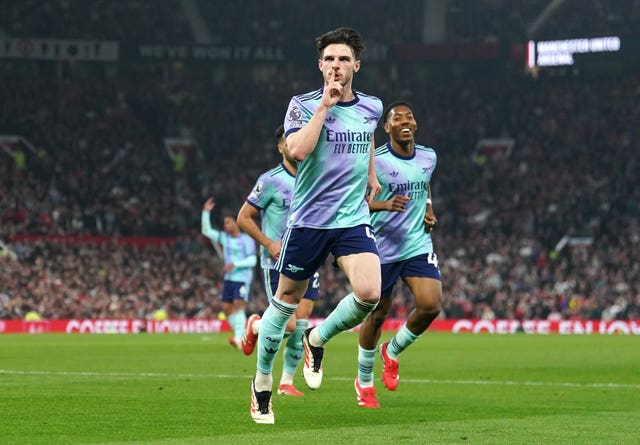 Declan Rice shushes the Manchester United fans after scoring Arsenal's equaliser