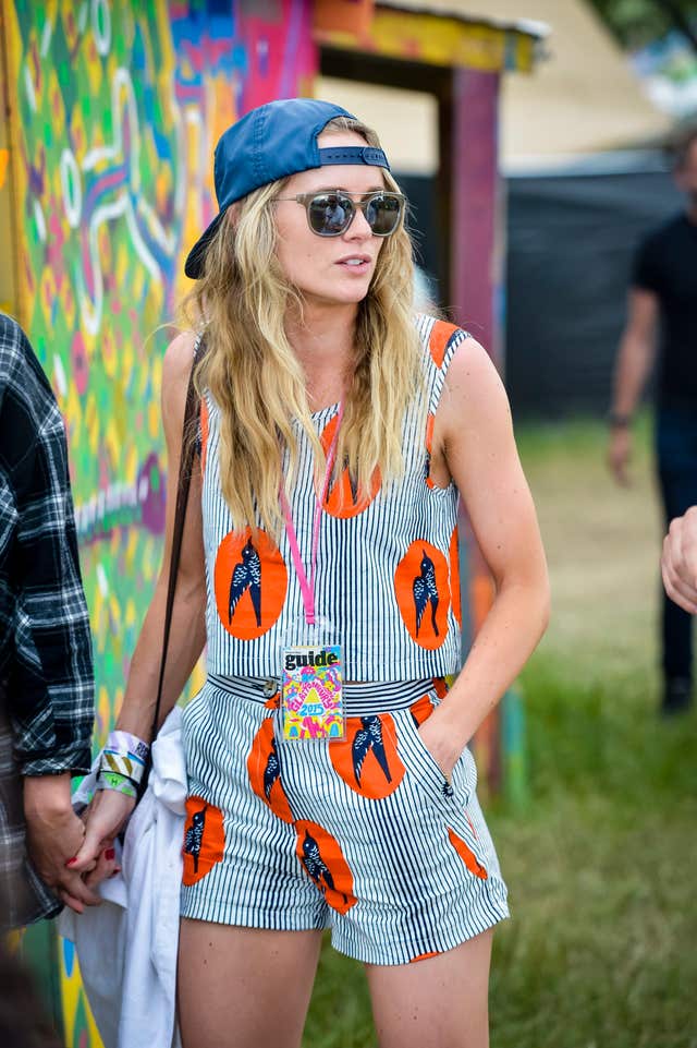 These are the most iconic Glastonbury outfits from over the years ...