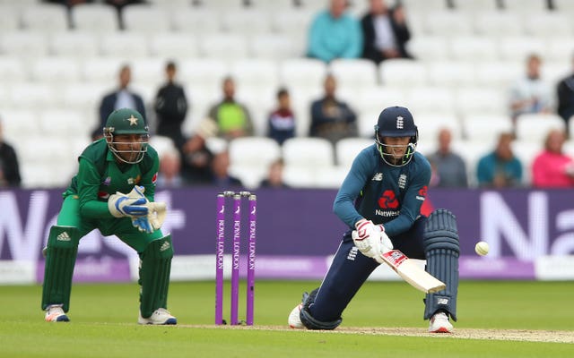 Joe Root, right, improvises on his way to 84 against Pakistan at Headingley