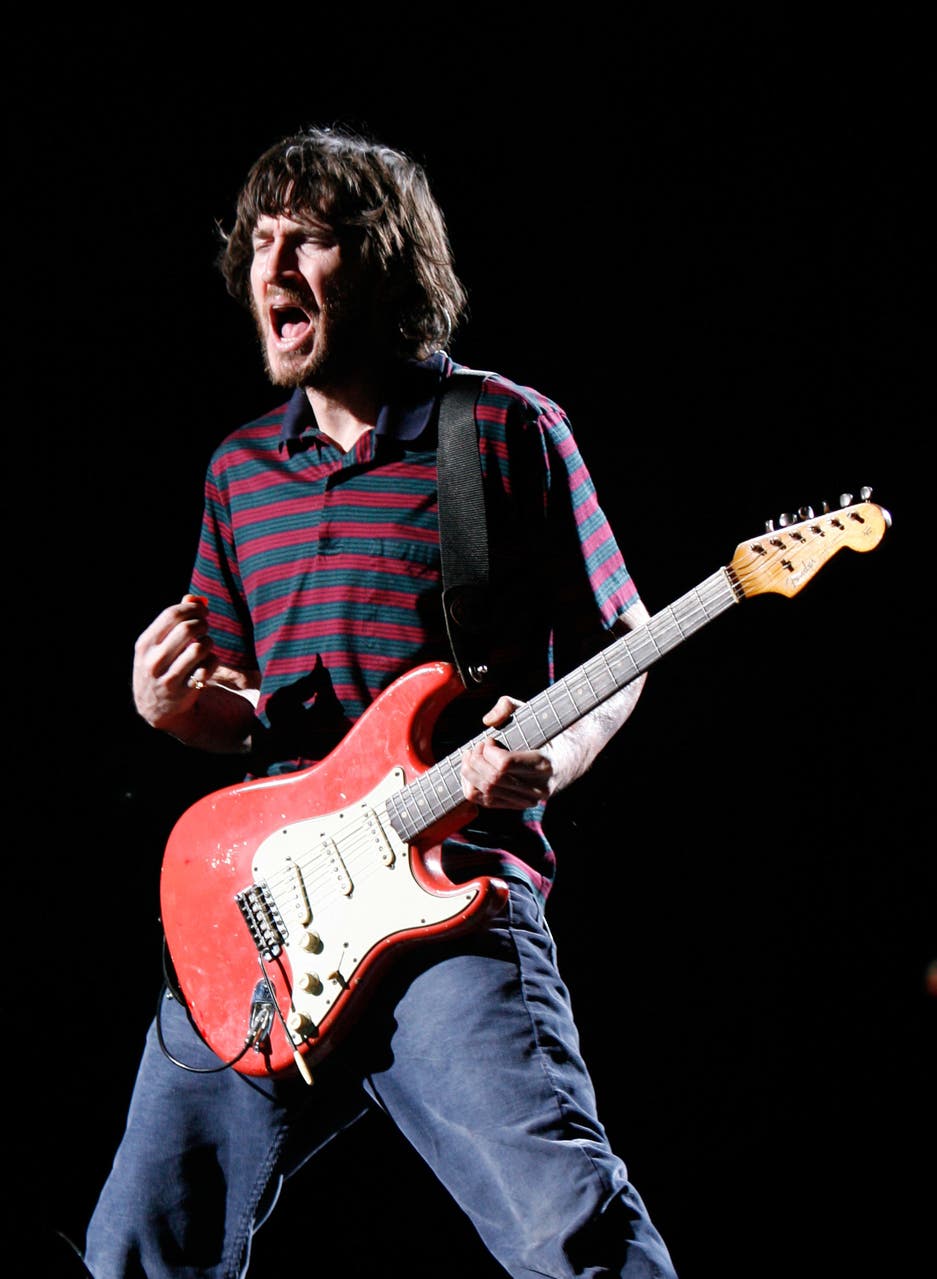 Curtains джон фрушанте. Гитарист РХЧП Джон. RHCP John Frusciante. Джон Фрусчанте гитары. Гитарист RHCP.