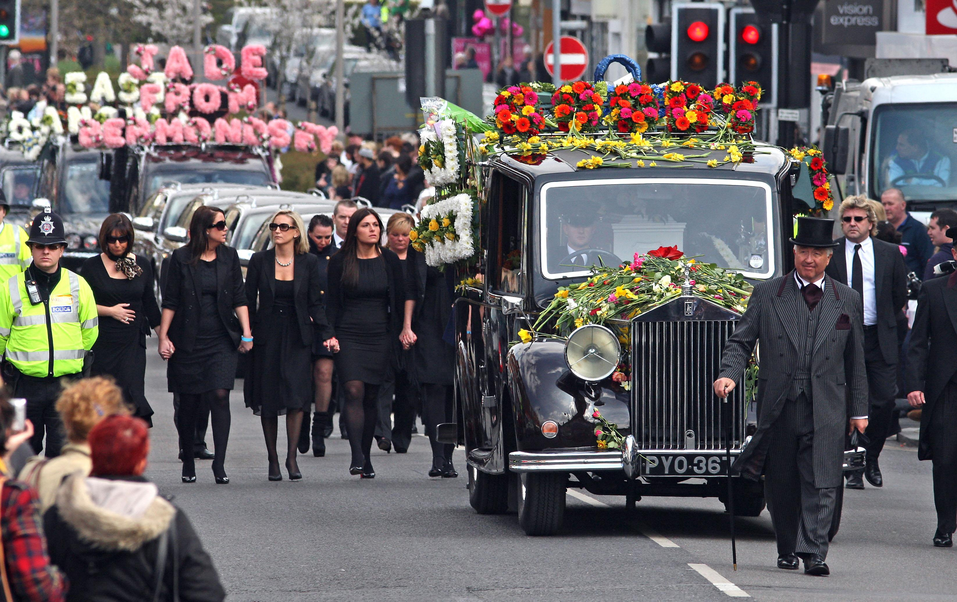 Фото похороны дианы. Похороны принцессы Дианы. Люди на похоронах принцессы Дианы.