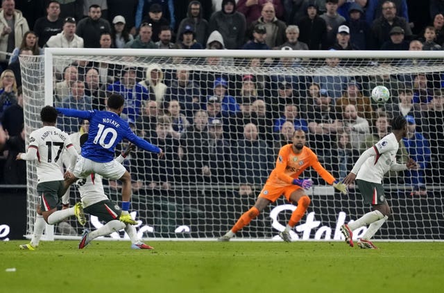 Iliman Ndiaye scores for Everton