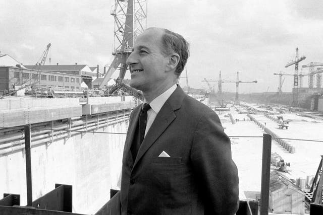 Politics – Captain Terence O’Neill – Belfast shipyard Visit – 1969