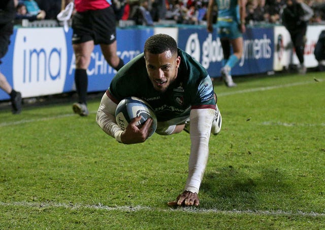 Anthony Watson dives to score a try for Leicester against Gloucester