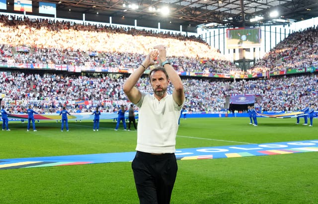 Gareth Southgate applauds England fans after the goalless draw with Slovenia
