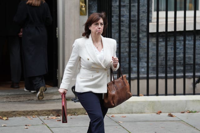 Lucy Powell walking away from 10 Downing Street carrying a handbag on her left arm and a red Government folder in her right hand