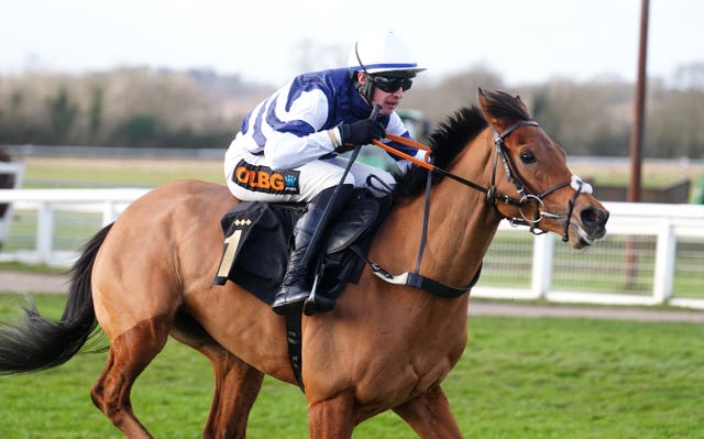 Givemefive in action at Warwick 