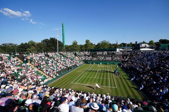 Denis Shapovalov and Liam Broady put on a show on Court Two 