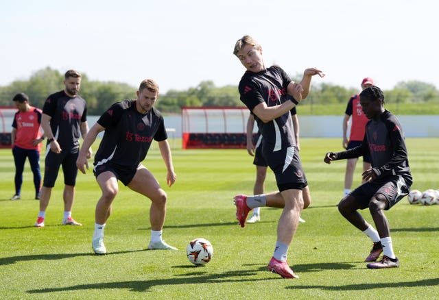 Matthijs de Ligt trains with his Manchester United team-mates at Carrington
