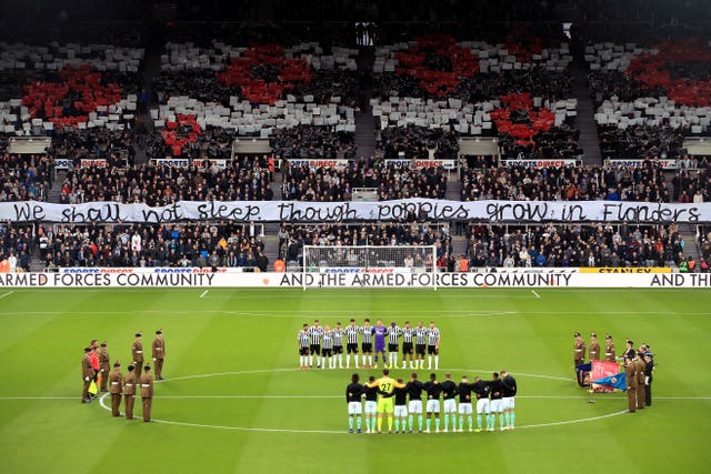 Both teams and members of the armed forces observe a minute's silence ahead of Newcastle's clash with Bournemouth to mark Remembrance Day