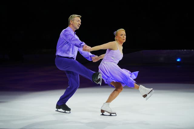 Jayne Torvill and Christopher Dean ice skating