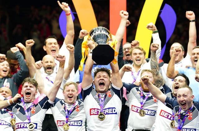 England's wheelchair rugby league World Cup-winning skipper Tom Halliwell has become an OBE