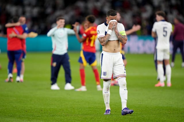 Kyle Walker puts his shirt over his mouth